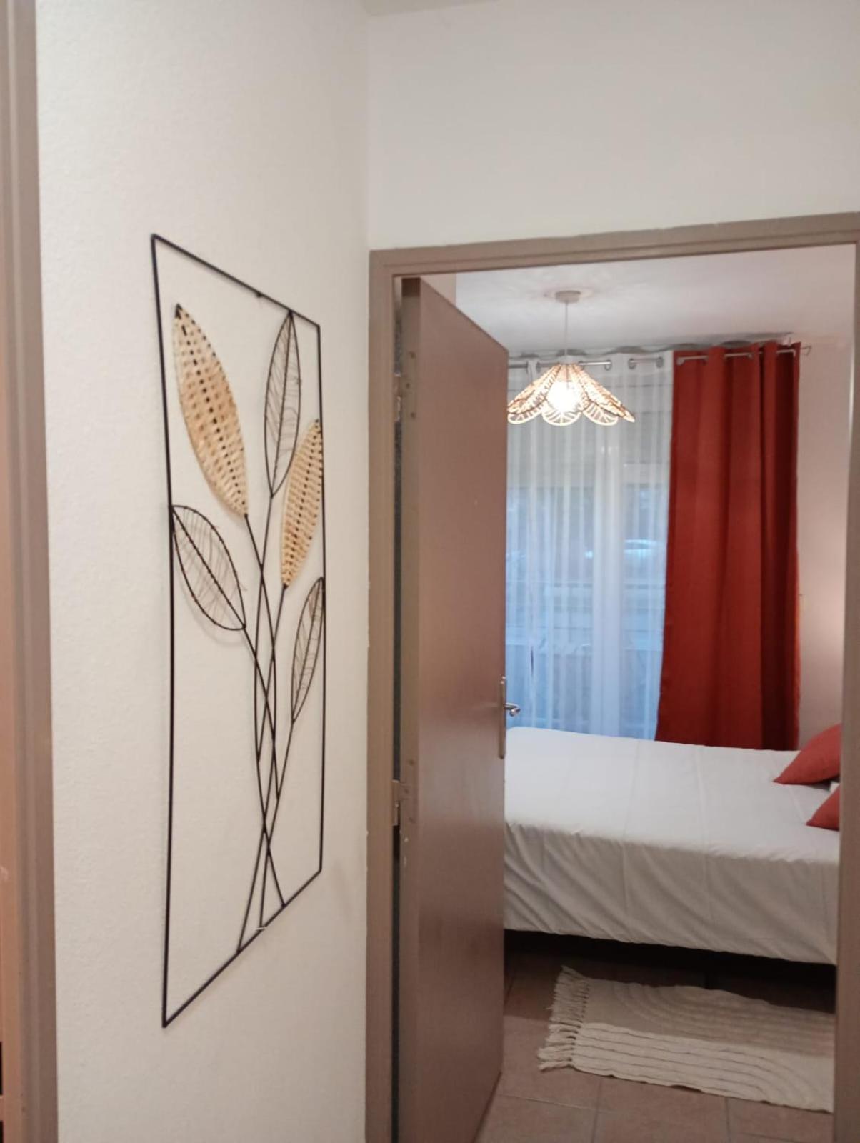 B010 Disneyland Paris France Apartment